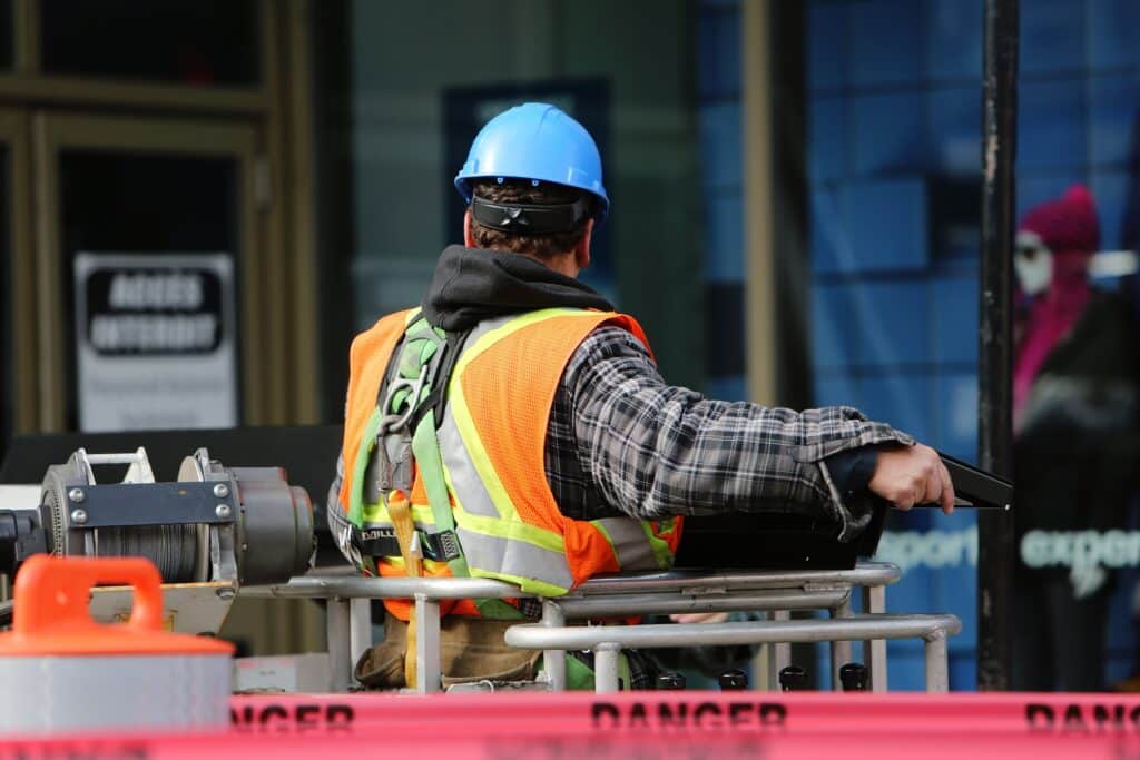 construction-worker-g2ea1f9457_1920